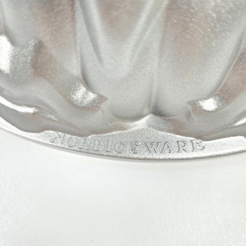 Nordic Ware Poinsettia Bundt Baking 10" Pan Mold Nonstick Made in USA Christmas - Picture 7 of 10